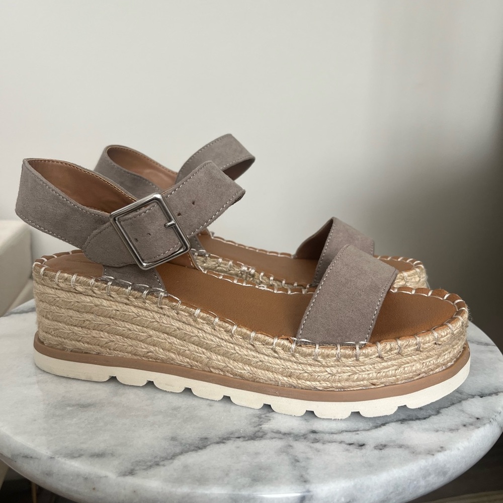 Universal Thread Target Taupe Wedge Espadrille Sz 9 NWOT